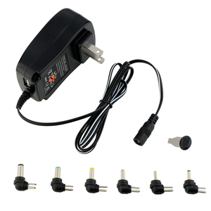Adaptador Universal con Carga de 30 w RadioShack Puntas Intercambiables